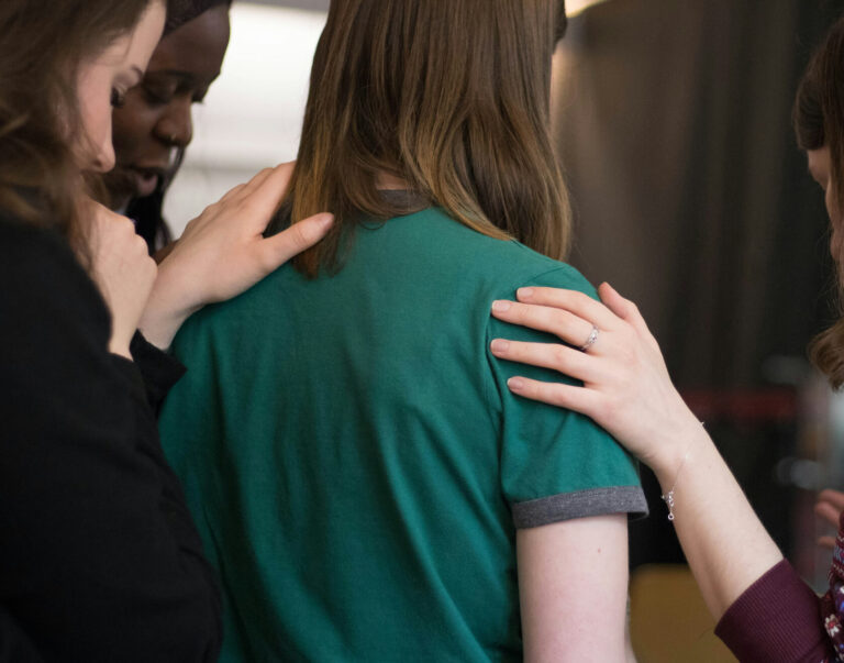 vrouwen in een opstelling